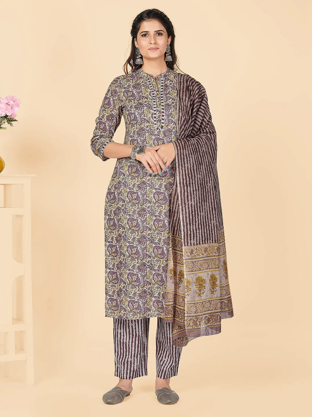 Women'S Printed & Gota Patti Straight Cotton Grey Stitche Kurta Pant With Dupatta